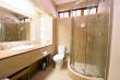 Standard Room en-suite with rain showerhead and bath - Cathedral Peak Hotel Accommodation