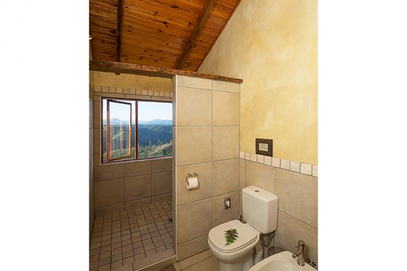 Cliffhanger cottage bathroom