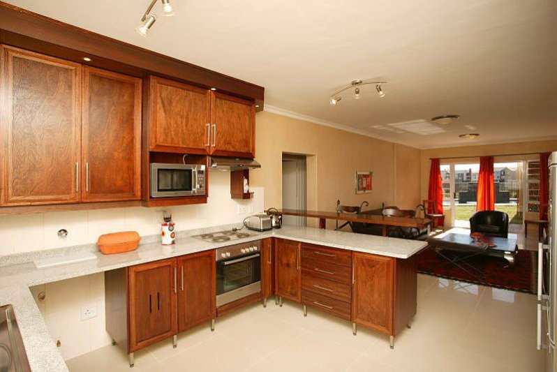 HUGE FULLY EQUIPPED KITCHENS (all)