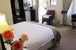 Suite No 1 - Bed & Breakfast accommodation in Cowies Hill