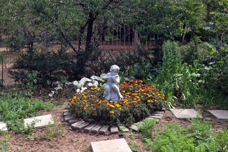 Mahem herb garden