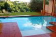 Swimming pool - Bed & Breakfast accommodation Vincent Heights, East London