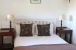 Pine Cottage - Double Bed with Cotton Linen & Fresh Towels