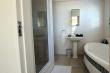 Main Bedroom ensuite with tub and shower