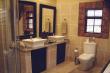 Bathroom en-suite - Self Catering Game Reserve Accommodation in Vryheid