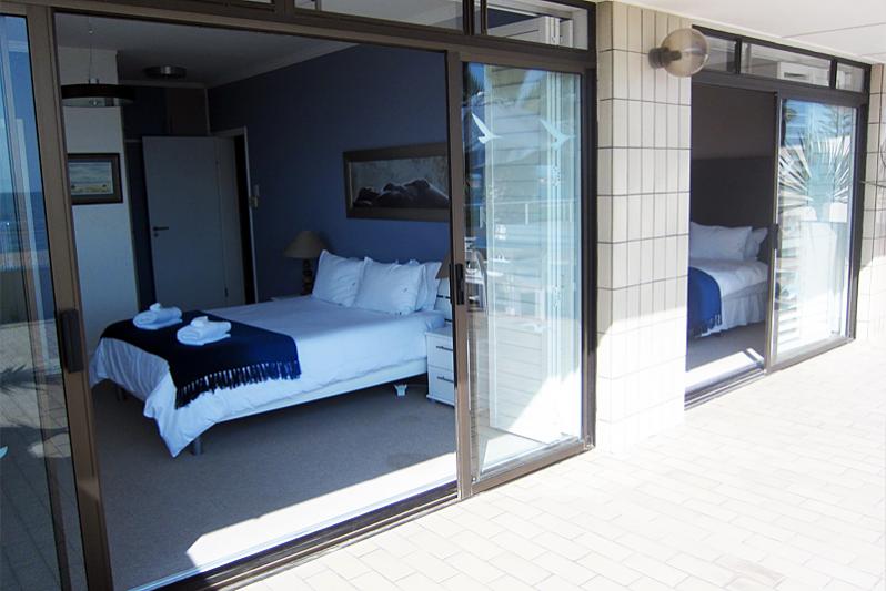 Main bedroom en suite - 16 An Der Mole self catering in Swakopmund