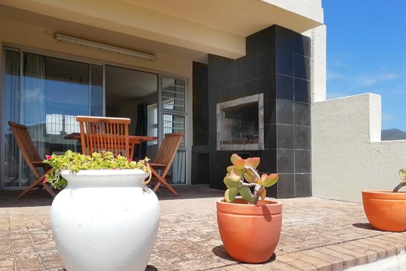 Built in braai next to dining area and open-plan kitchen