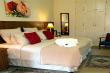  Hibiscus suite -king size or 3 single beds