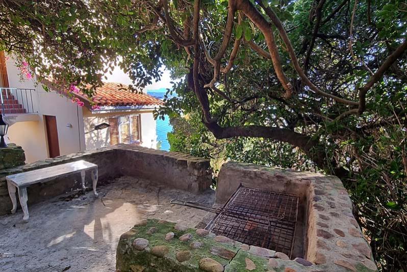 Lemon Tree Barbeque with sitting area under the trees