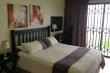 FIRST BEDROOM (QUEEN SIZE BED) - Winklespruit Self Catering apartment accommodation