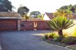 Driveway approach - Self Catering Accommodation in Hillcrest - Frodsham House