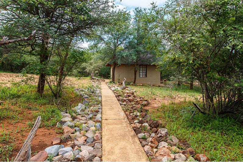 Shikwari Suites - Set amongst Bush & connected by pathway