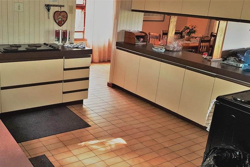 Large Kitchen with 2 stoves