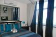 Main bedroom en-suite - Doonside Self Catering Apartment Accommodation