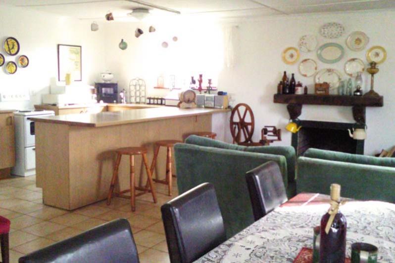 Protea Cottage open plan lounge/dining room/kitchen with fireplace and DSTV