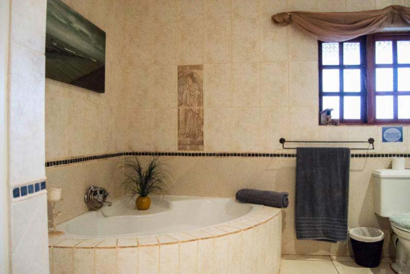Manor standard full bathroom (bath & shower)