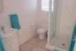 3 bedr FLAT: All bedrooms have en-suite bathrooms (with hwb, toilet & shower)