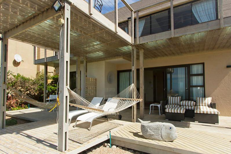 Luxury 3 Bedroom/on-suite Apartment-self-catering Sea view