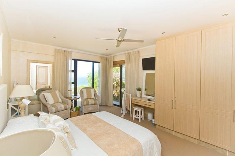 Luxury 3 Bedroom/on-suite Apartment-self-catering bedroom