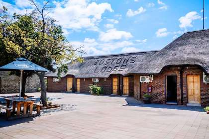 Bostons Lodge & Restaurant