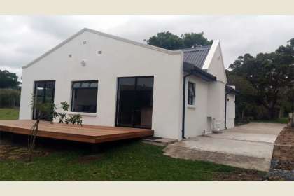 Clippety Clop Private Reserve Waterfront Cottage